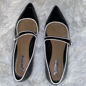 Tahari shoes in black and white piping